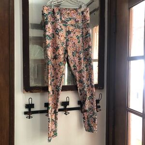 🌸EBB & FLOW Floral Leggings with Leg Pocket 🌸